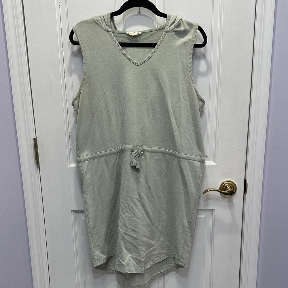 Jane and Delancey Sleeveless Green Hooded Dress